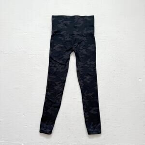Spanx Look At Me Now Camo Leggings M Black Gray High Rise Cropped